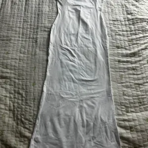 Bela haljina bershka