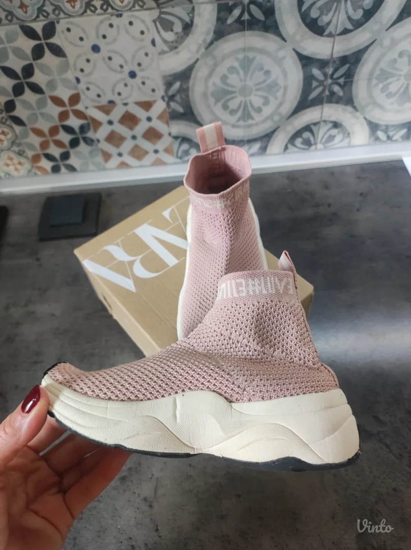 Zara carapa patike 28