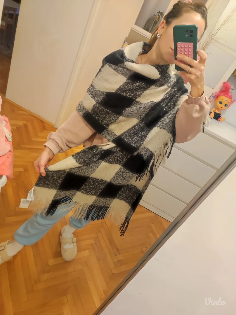 NOVO ogromni debeli sal crno/krem HM