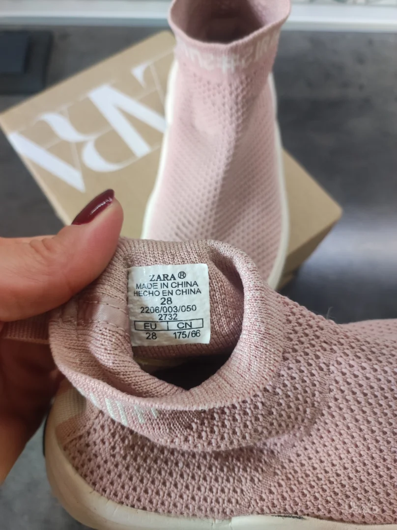 Zara carapa patike 28