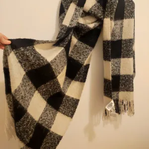 NOVO ogromni debeli sal crno/krem HM