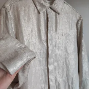 H&M cela sljokicava kosulja NOVO