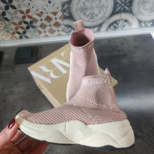 Zara carapa patike 28