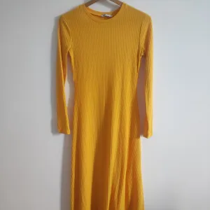 ZARA strukirana haljina NOVO S