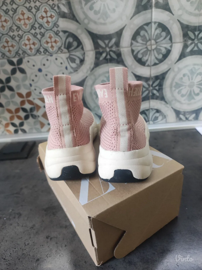 Zara carapa patike 28