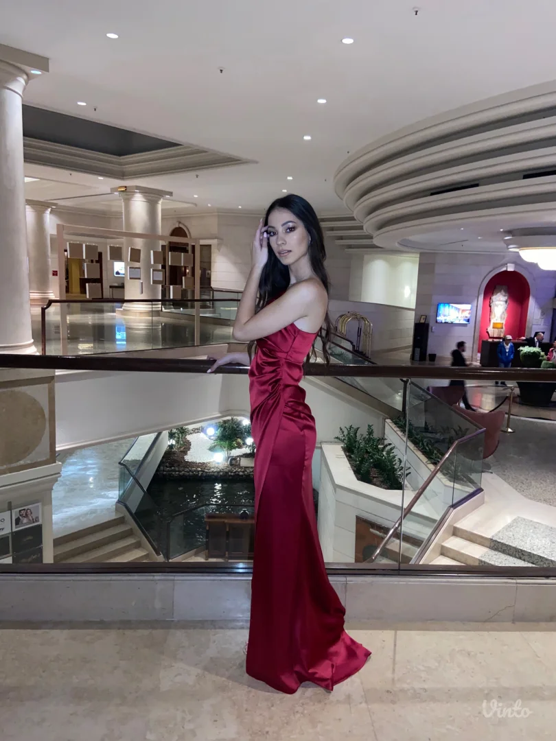 Dugacka bordo haljina