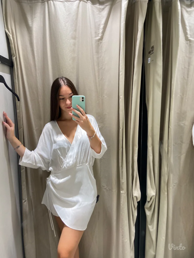 Bela elegantna haljina