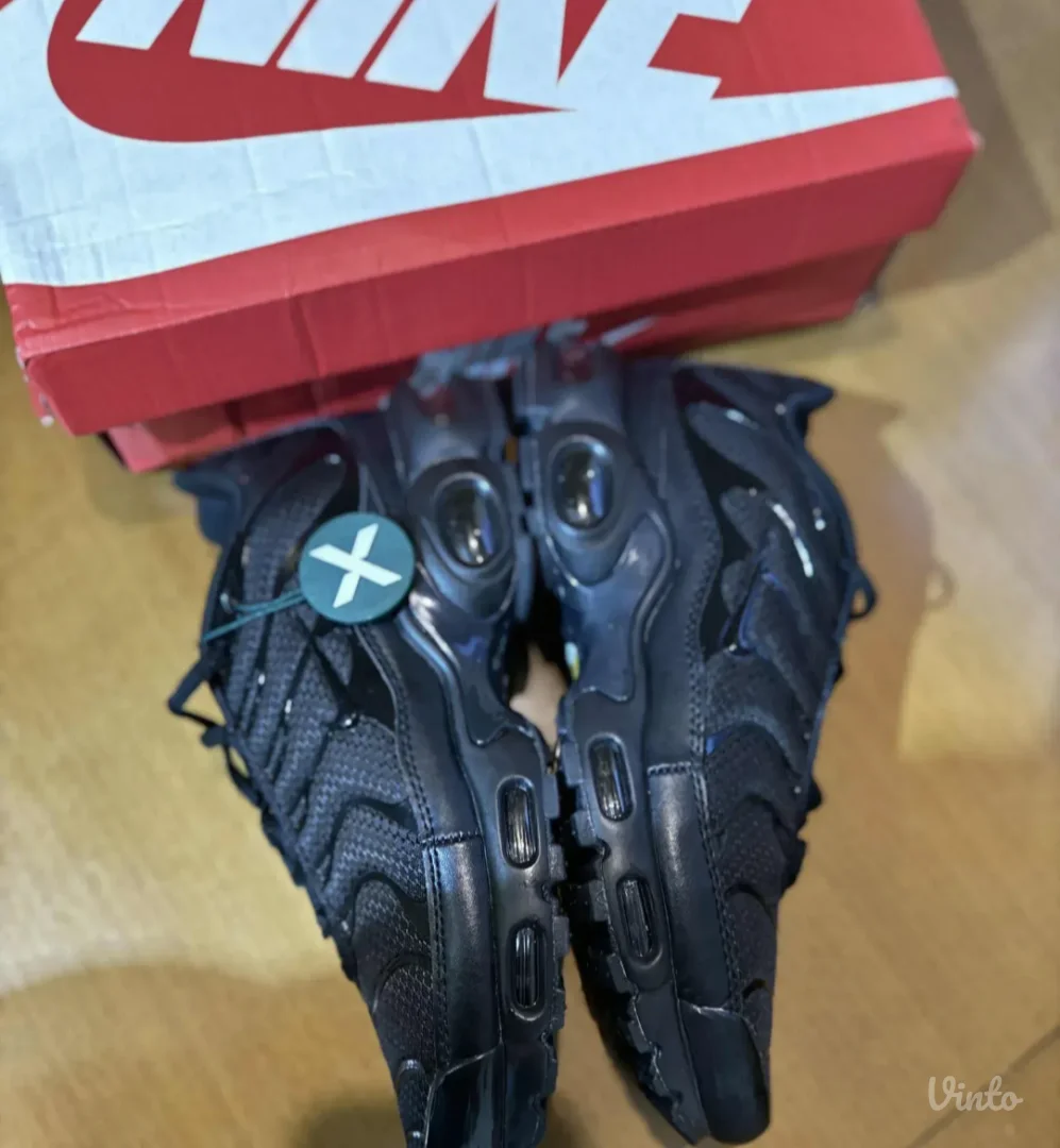 Prodajem Nike TN Triple Black patike – ORIGINAL