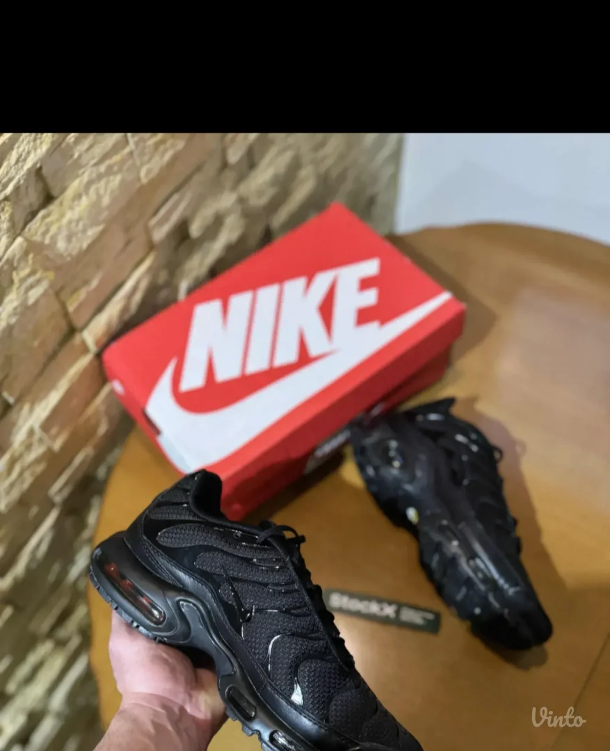 Prodajem Nike TN Triple Black patike – ORIGINAL