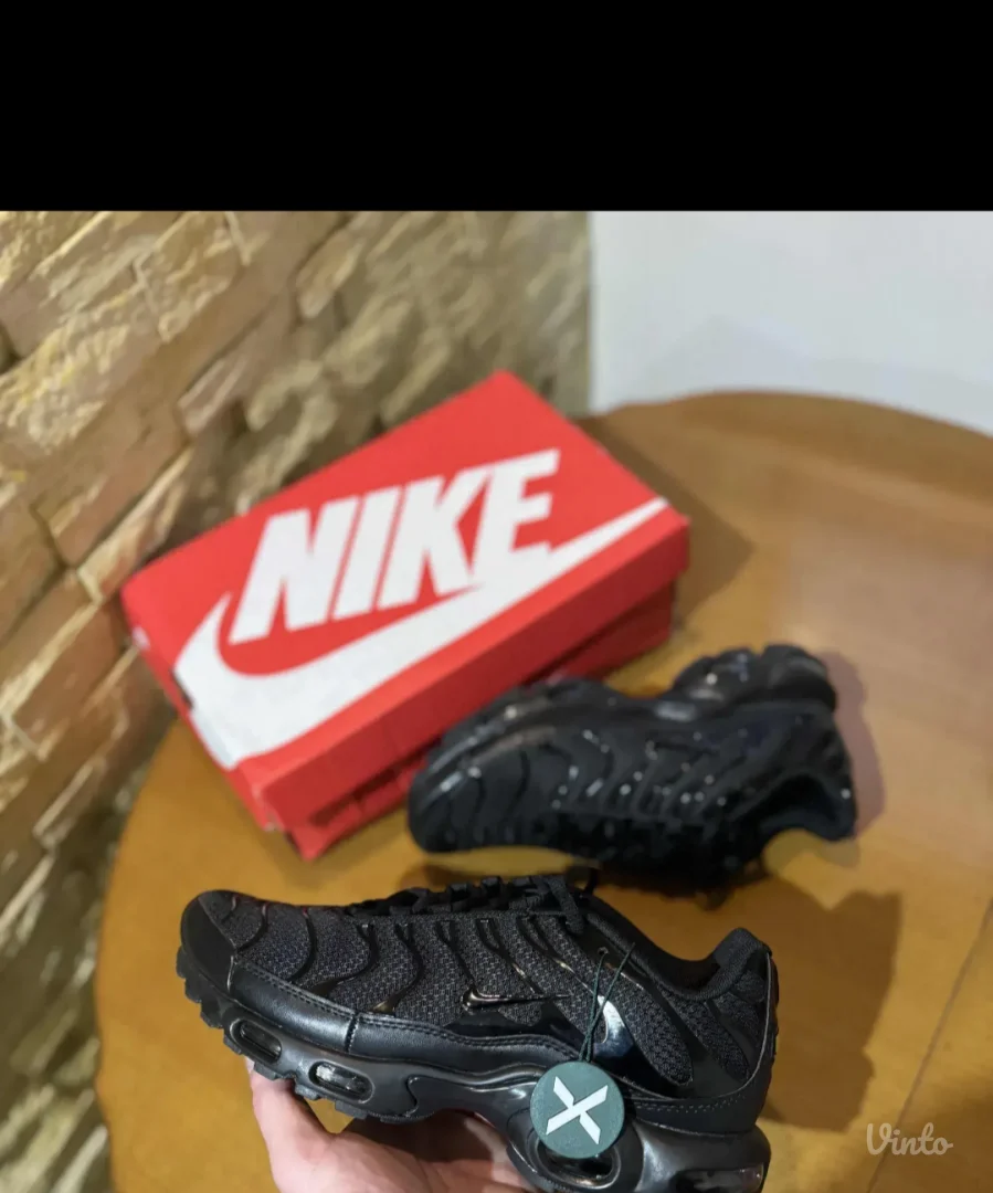 Prodajem Nike TN Triple Black patike – ORIGINAL