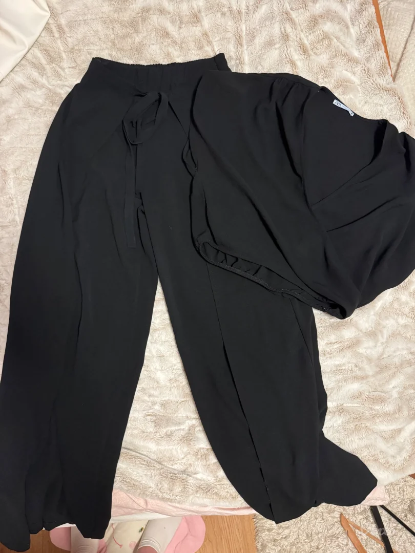 Set pantalone i majica