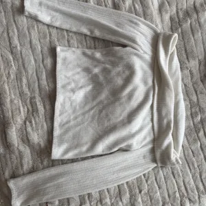 Džemperić bez ramena