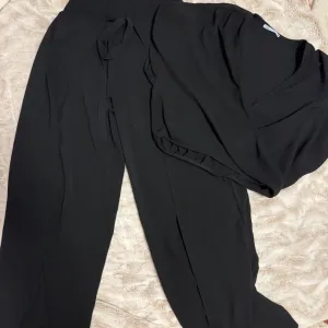 Set pantalone i majica