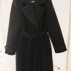 Amisu crni ženski kaput