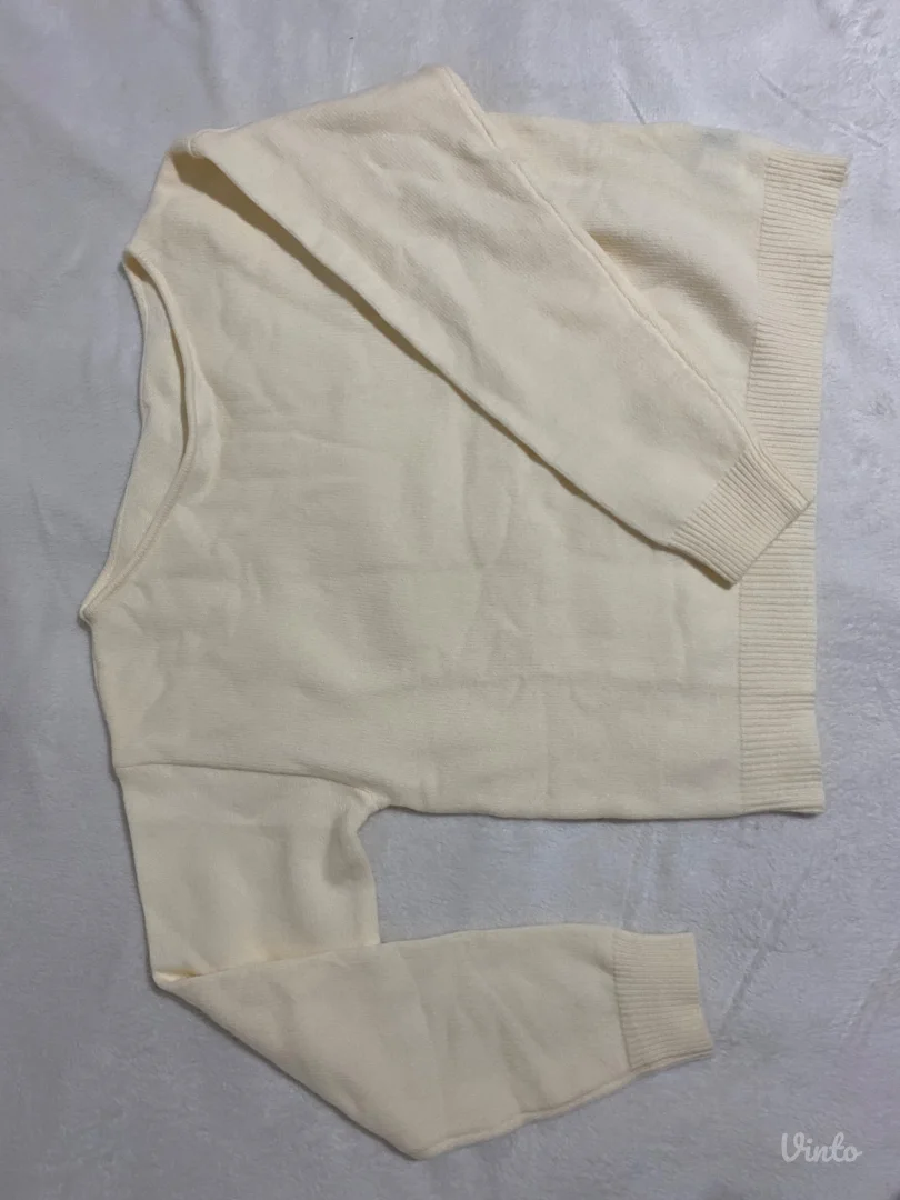 Džemper na pola ramena