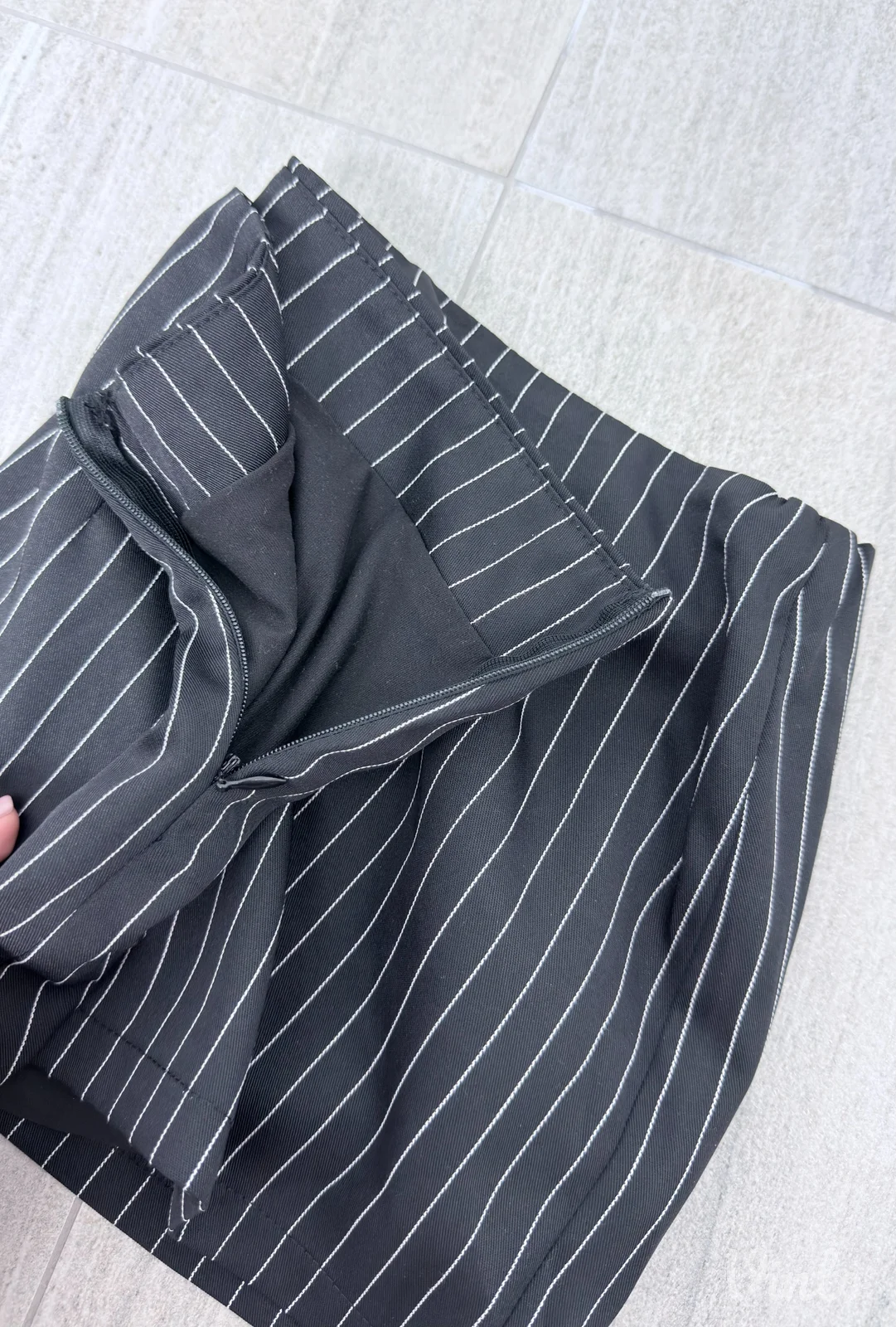 Shein bela i crna prugasta mini suknja (komplet 2 komada)