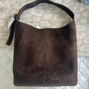 H&M torba, prevrnuta koža