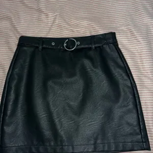 Kožna mini suknja