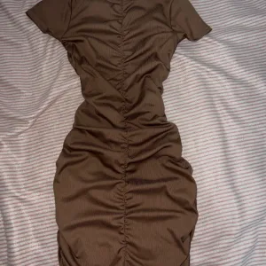 H&M braon ženska haljina