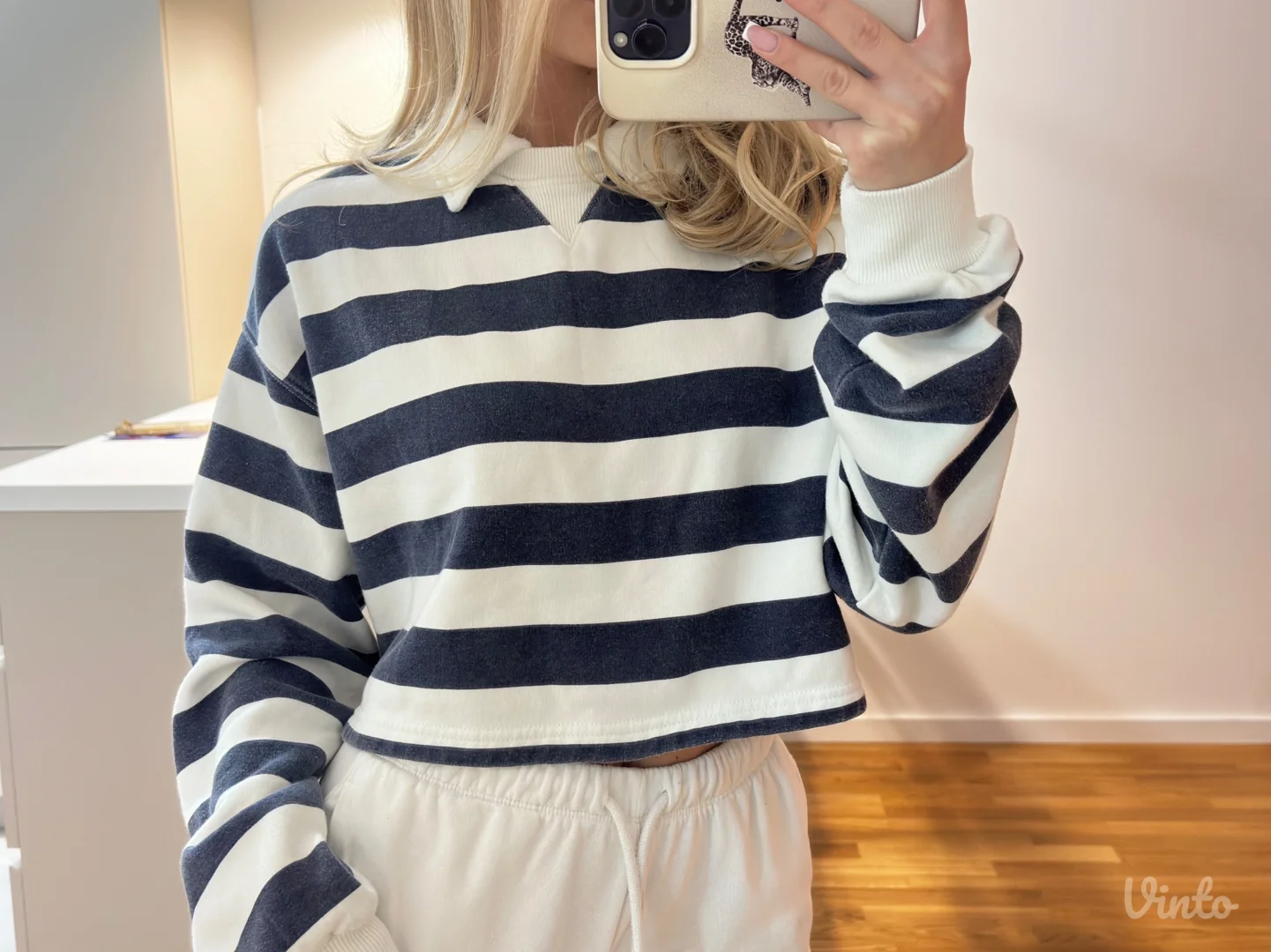 Prugasti duks sa kragnom