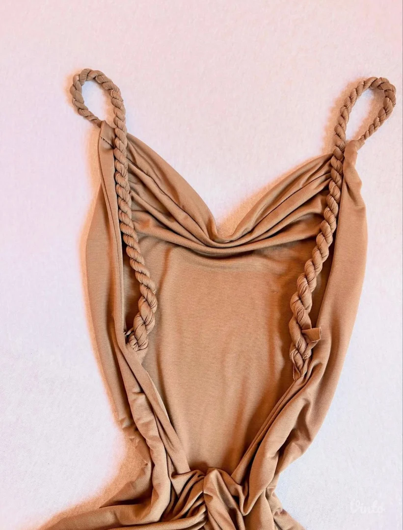 Bež haljinica bez ledja