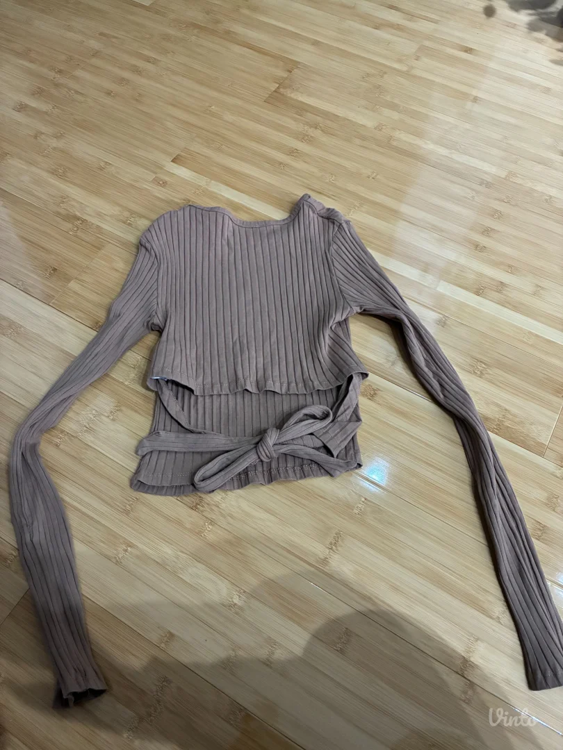 Bluzica sa golim ledjima