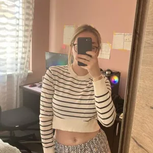 Stradivarius crop dzemper