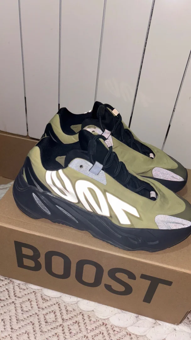Original Yeezy 700
