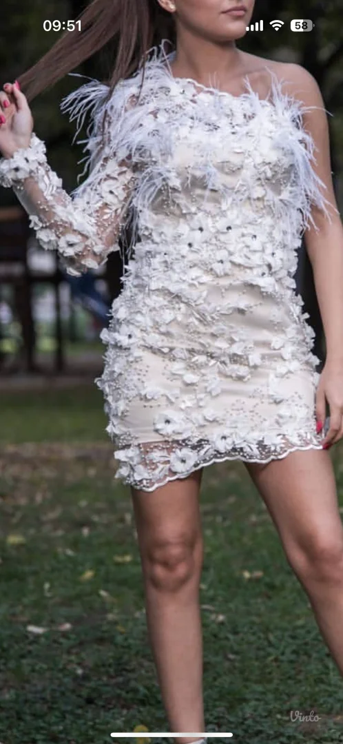 Elegantna bela haljina