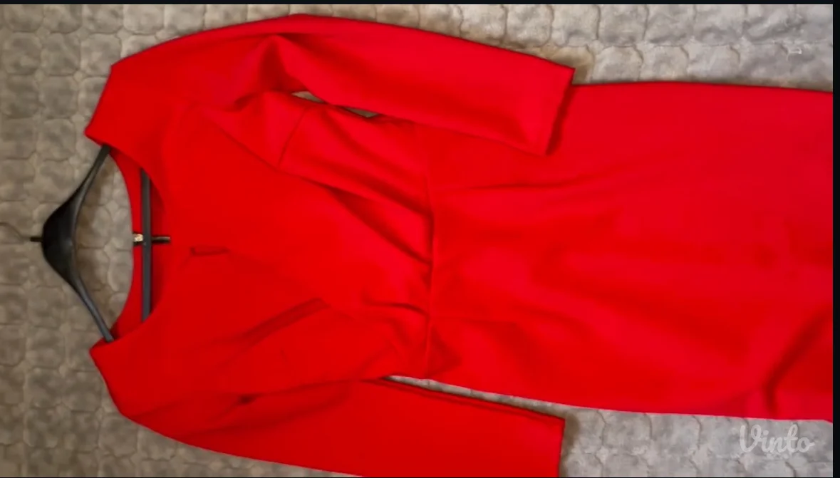 Svecana crvena haljina