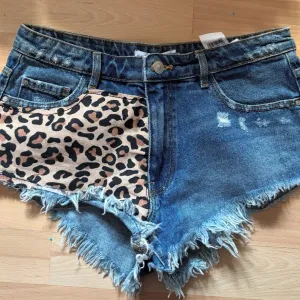 Sinsay teksas šorts