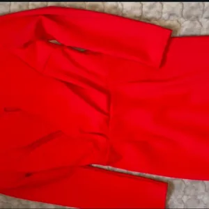 Svecana crvena haljina