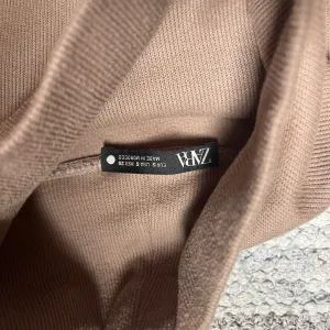 Zara nov komplet