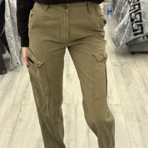 Stradivarius cargo farke