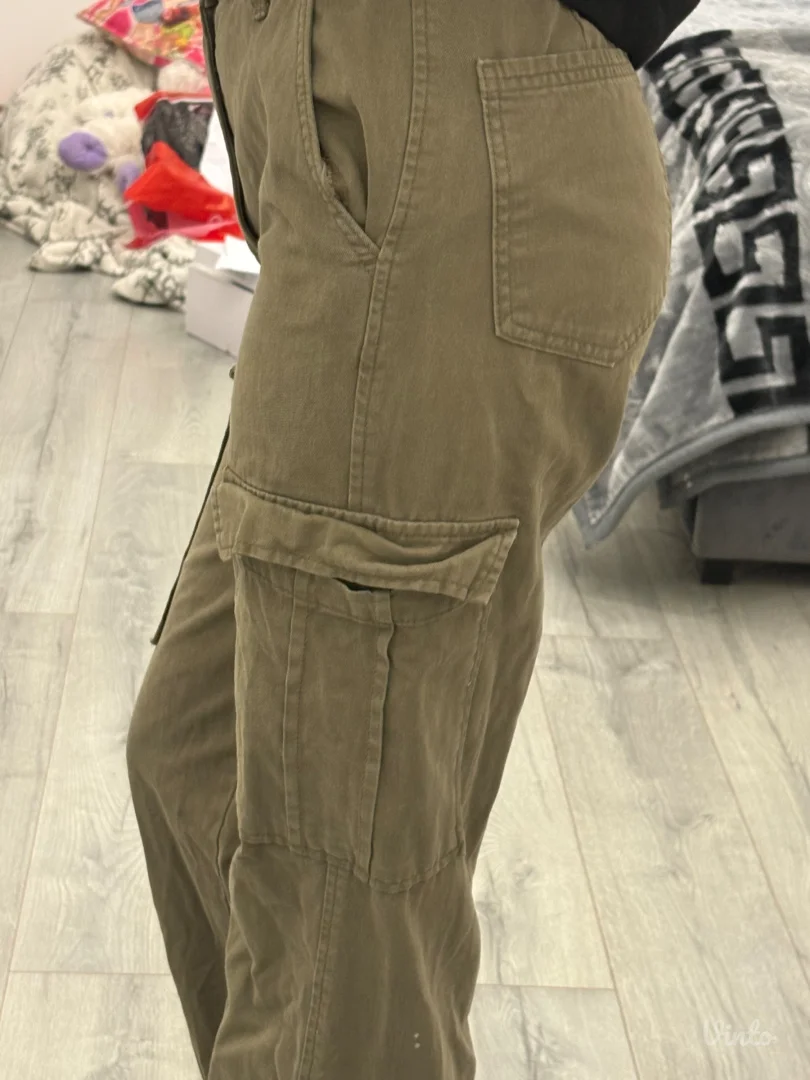 Stradivarius cargo farke