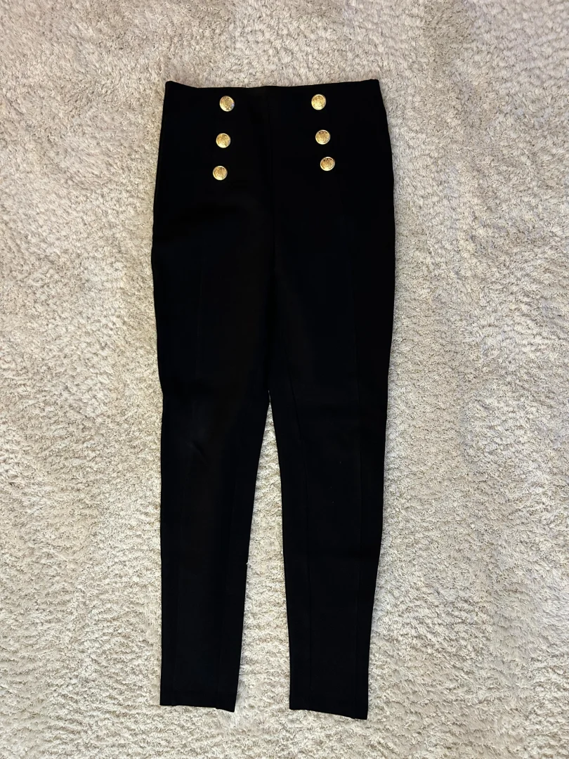 Crne pantalone