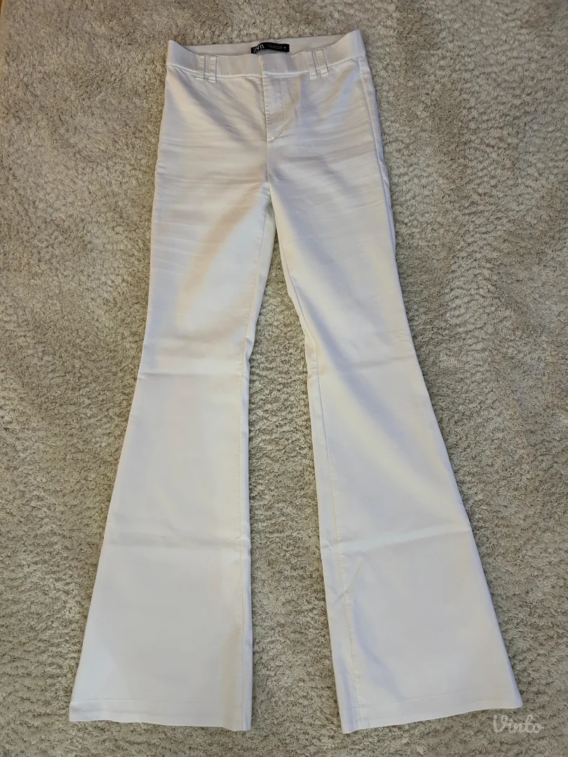 Zara bele pantalone zvonarice
