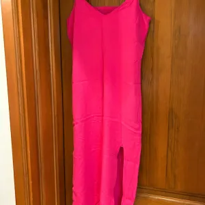 Letnja pink haljina