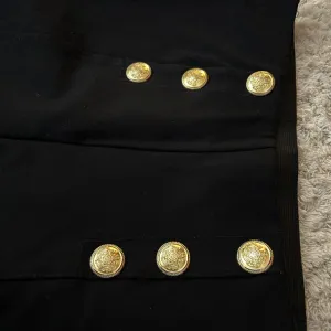 Crne pantalone