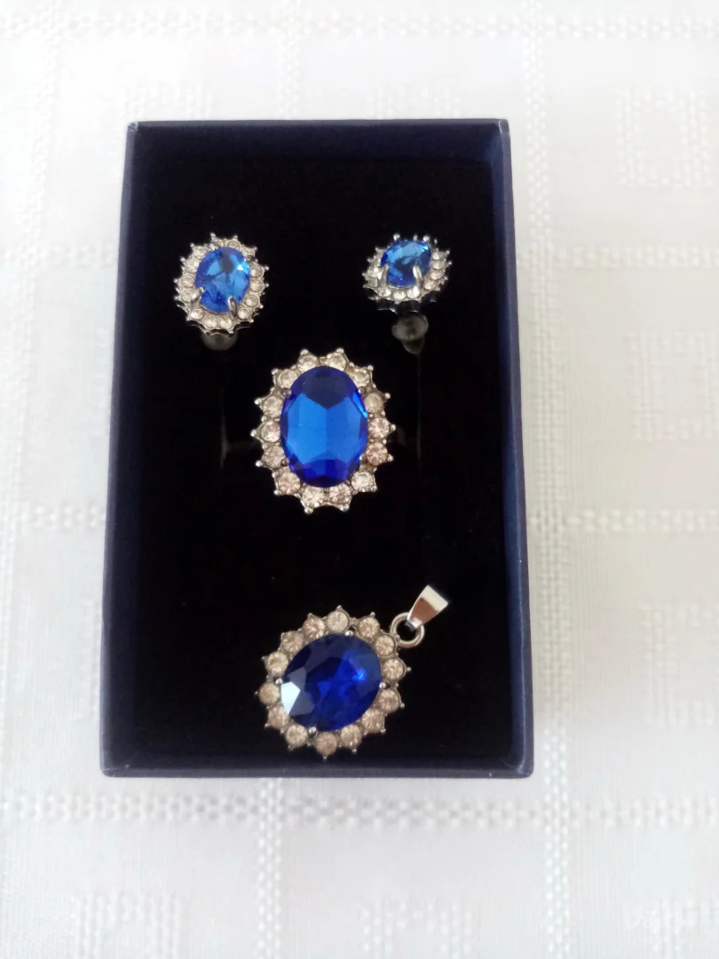 Set: minđuše, prsten, privezak