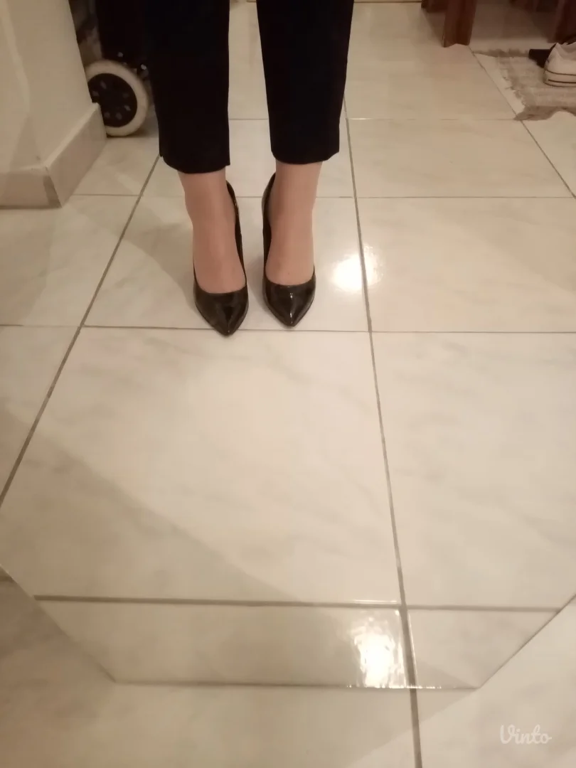 Salonke - kožne, lakovane, br. 37