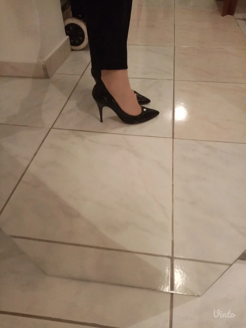 Salonke - kožne, lakovane, br. 37