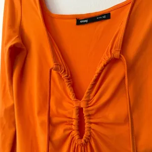 Narandzasta letnja haljina