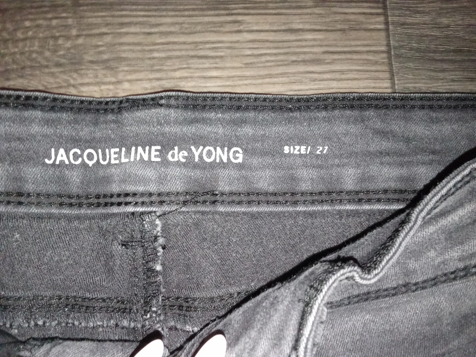 Jacqueline de Yong teksas šorc