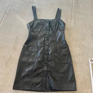 Stradivarius voskirana haljina