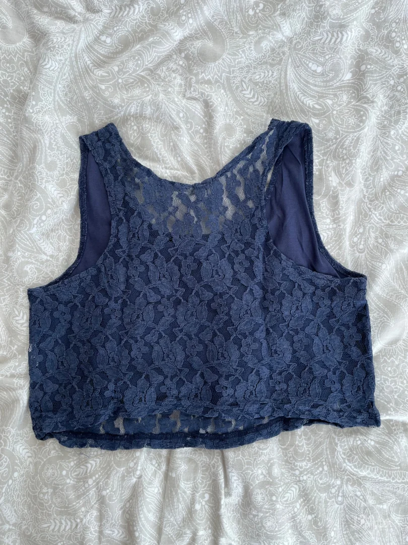 Crop čipka majica bez rukava