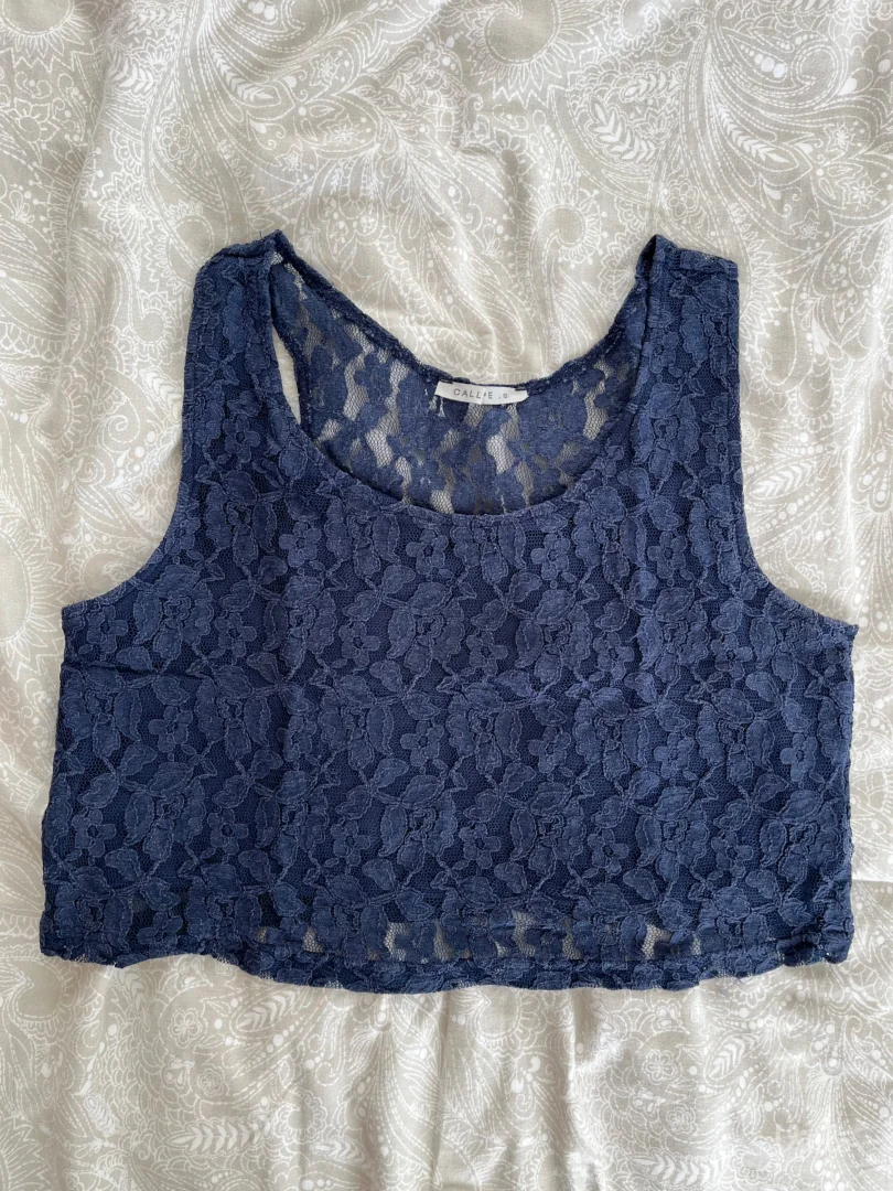 Crop čipka majica bez rukava