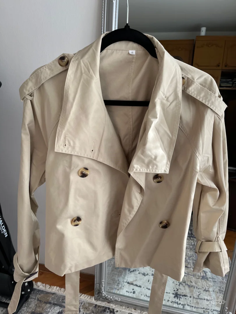 Kratak kišni mantil