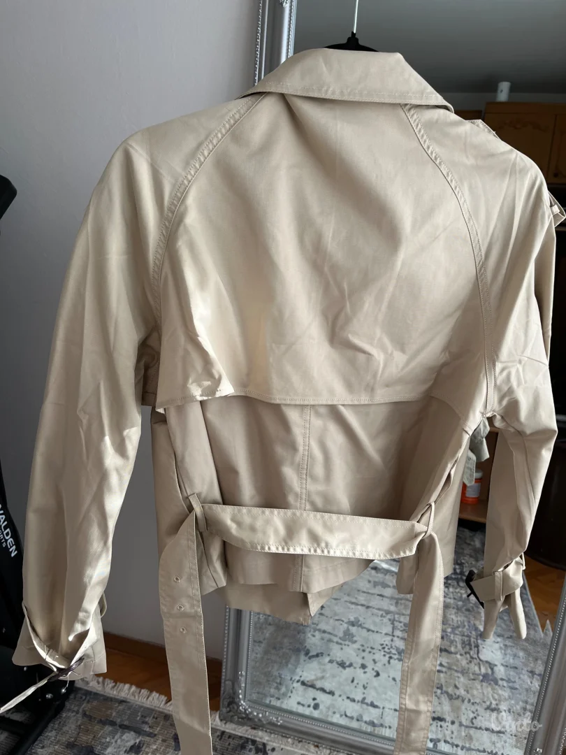 Kratak kišni mantil