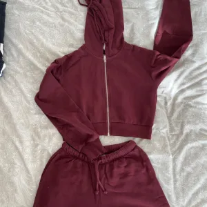 Komplet bordo trenerke